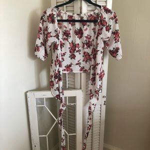 Floral tie wrap short-sleeve top size small never worn